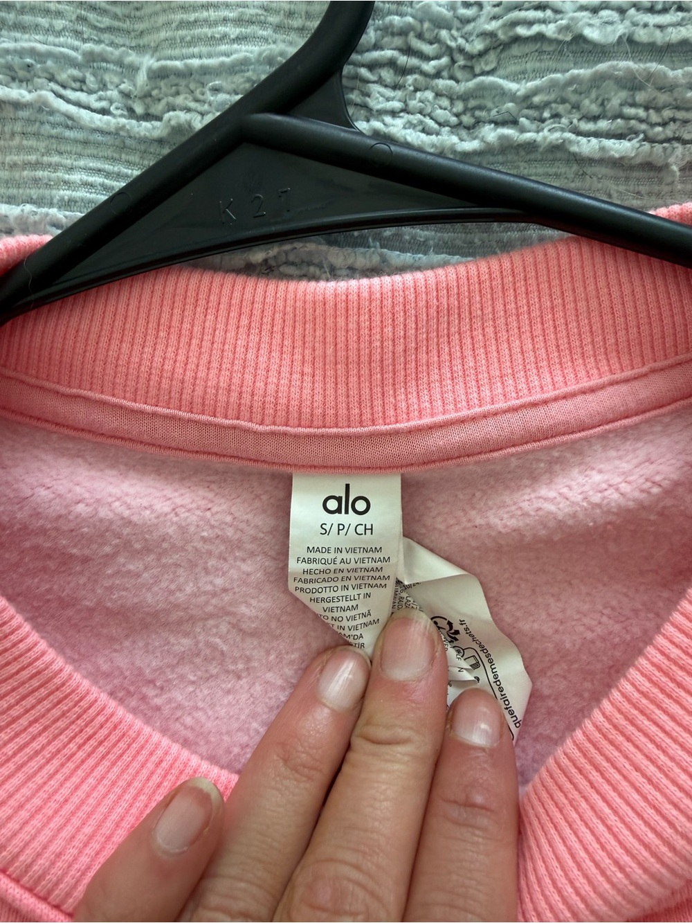 Alo neon bubblegum cropped accolade - Picture 4 of 6